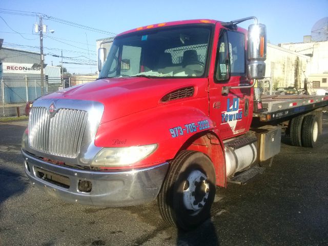 2004 International 4300-DT466 Unknown