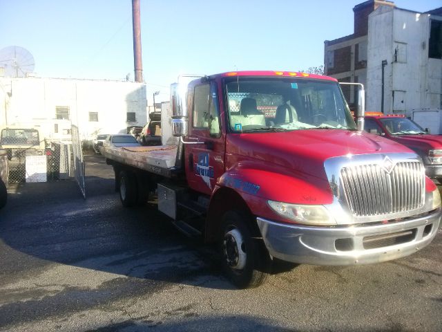 2004 International 4300-DT466 Unknown