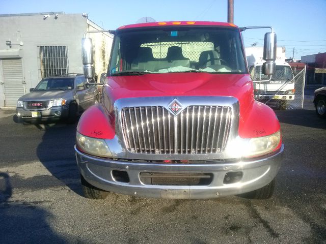 2004 International 4300-DT466 Unknown
