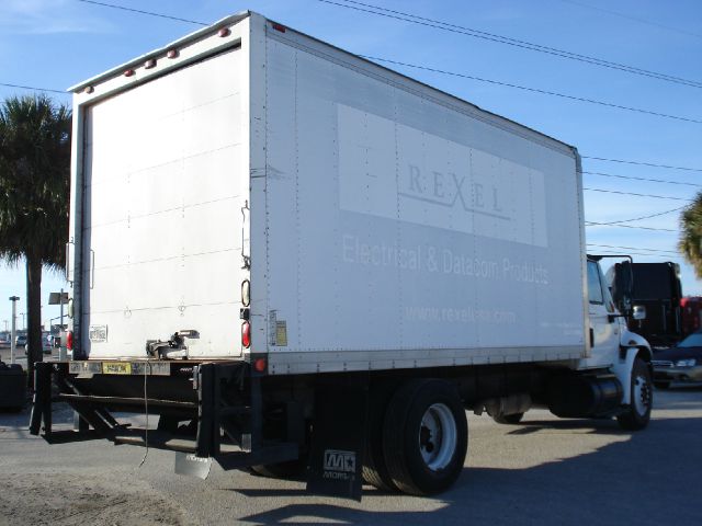 2003 International 4300 V6 CX