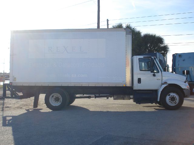 2003 International 4300 V6 CX