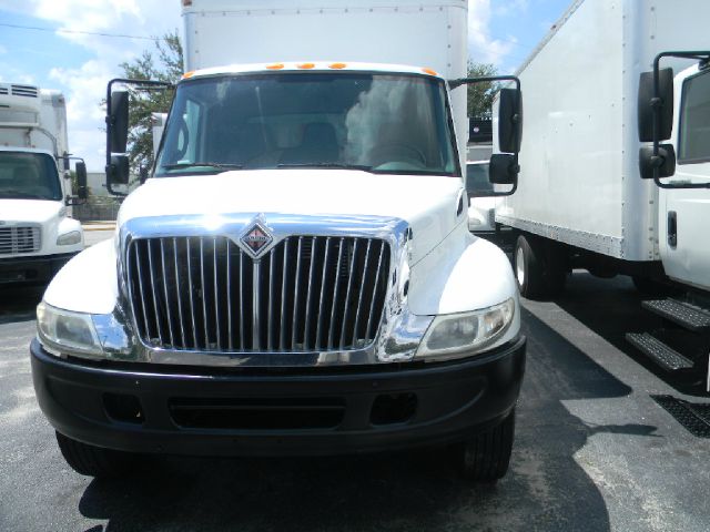 2005 International 4300 Unknown