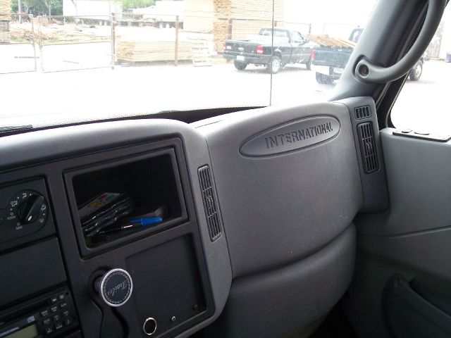 2005 International 4300 RollBack Unknown