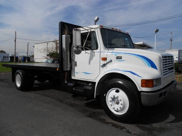 1998 International 4700 2000 Toyota LE