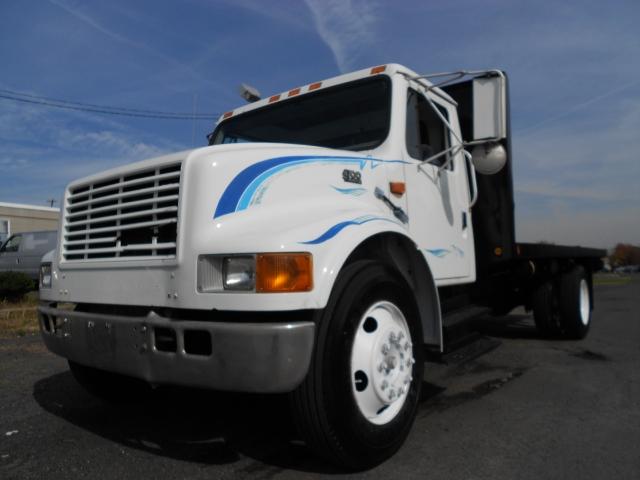 1998 International 4700 2000 Toyota LE