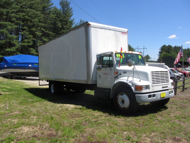 2001 International 4700 4dr Sdn Touring Signature RWD Sedan