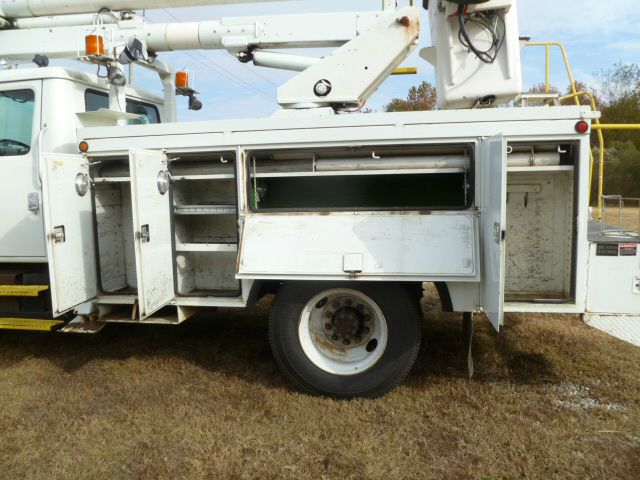 2000 International 4700 Bucket Truck 85