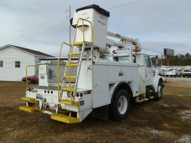 2000 International 4700 Bucket Truck 85