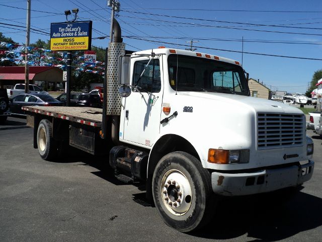 2002 International 4900 V-12