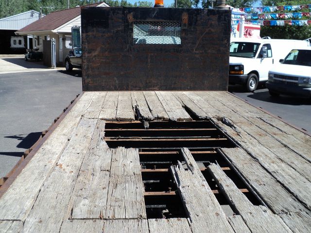 2002 International 4900 V-12