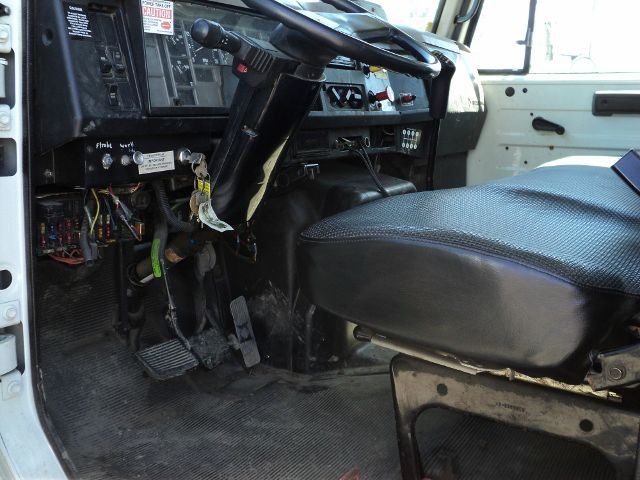 2002 International 4900 V-12