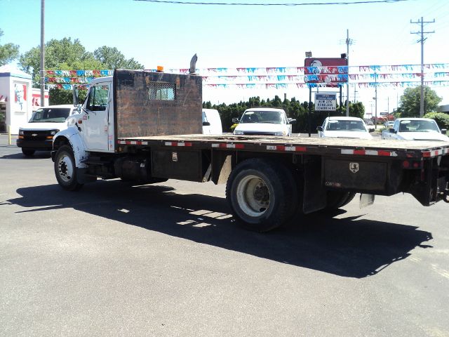 2002 International 4900 V-12