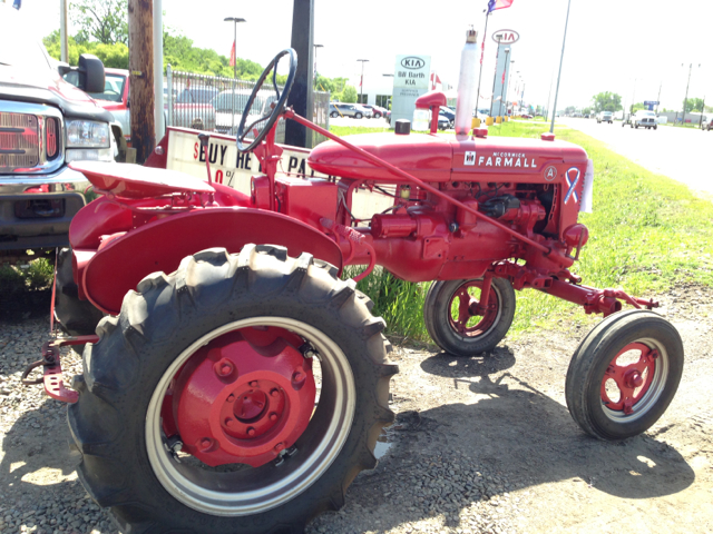 1943 International tractor SLT Ext Cab Z-71 4x4 All-terrain