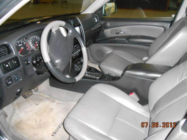 2002 Isuzu Axiom SW2