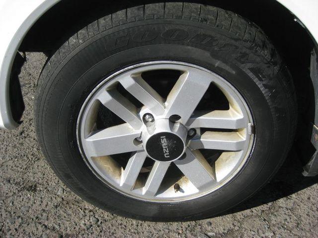 2002 Isuzu Axiom SUV