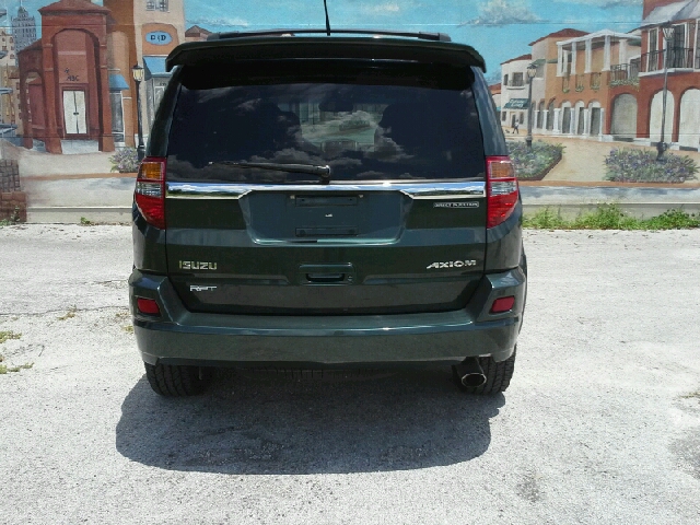 2004 Isuzu Axiom Touring / AWD