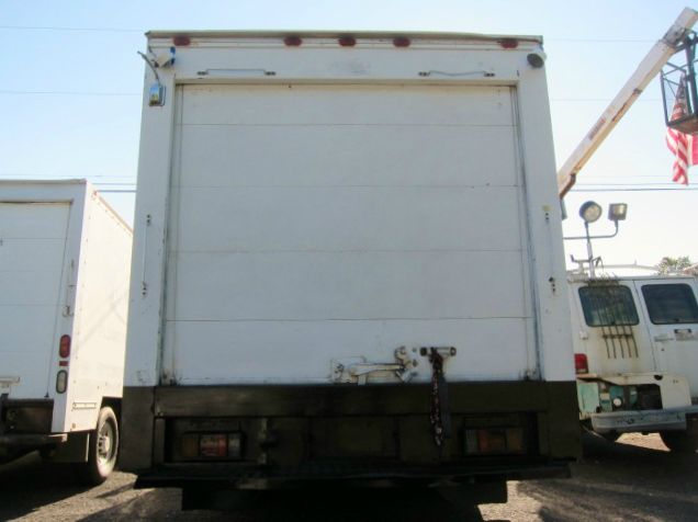 2001 Isuzu NPR White Diamond