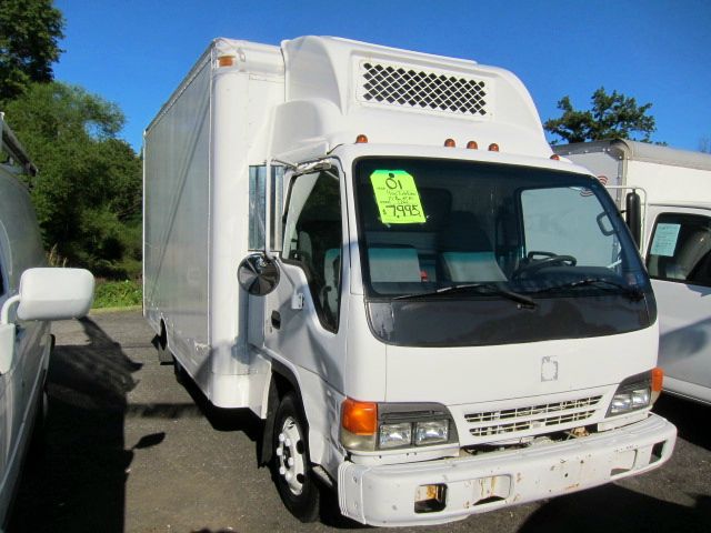 2001 Isuzu NPR White Diamond