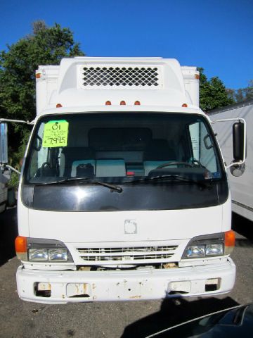 2001 Isuzu NPR White Diamond