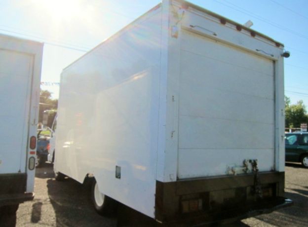 2001 Isuzu NPR White Diamond