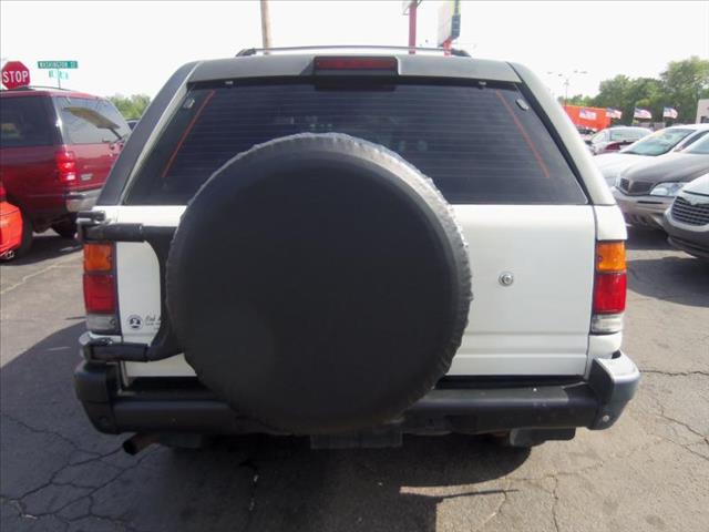 1997 Isuzu Rodeo 4dr Sdn Auto GLS Sedan