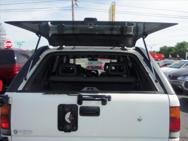 1997 Isuzu Rodeo 4dr Sdn Auto GLS Sedan