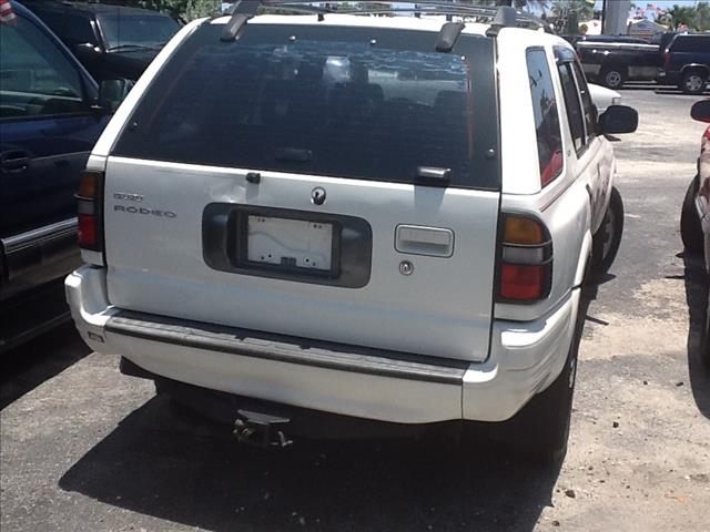 1999 Isuzu Rodeo 25