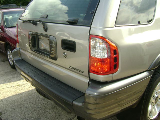2004 Isuzu Rodeo I Sports Sedan Sport
