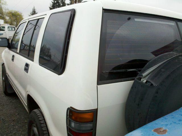 1995 Isuzu Trooper 528xi AWD Sedan