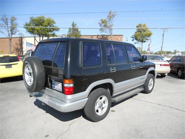 1995 Isuzu Trooper LT Extended Minivan 4D
