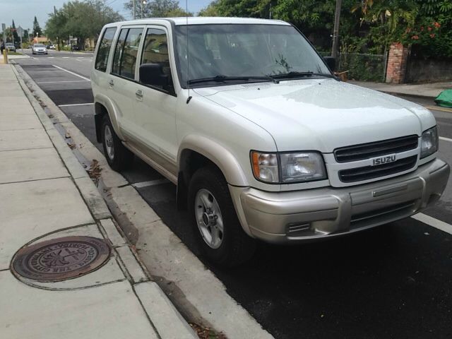 2000 Isuzu Trooper EX AWD