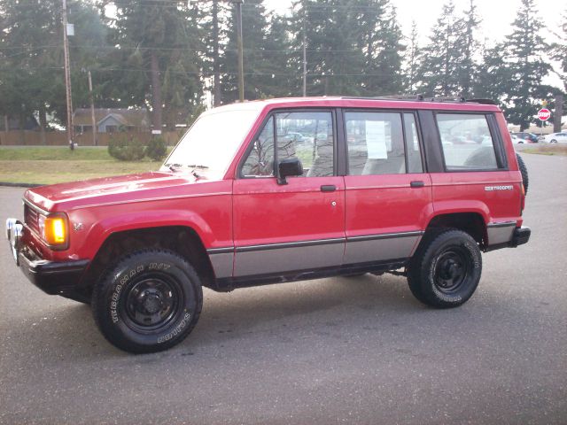 1989 Isuzu Trooper II Sedan I4 CVT 2.0 SR