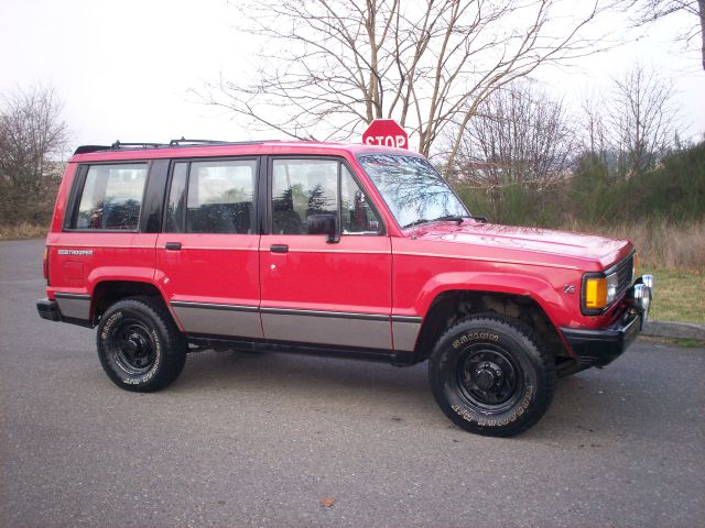 1989 Isuzu Trooper II Sedan I4 CVT 2.0 SR