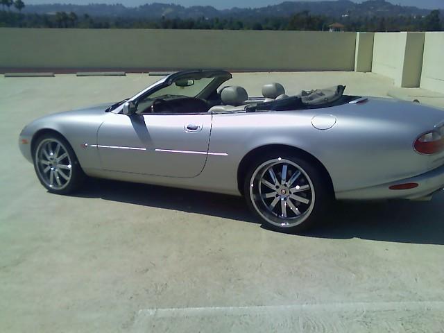 2002 JAGUAR XKR Base