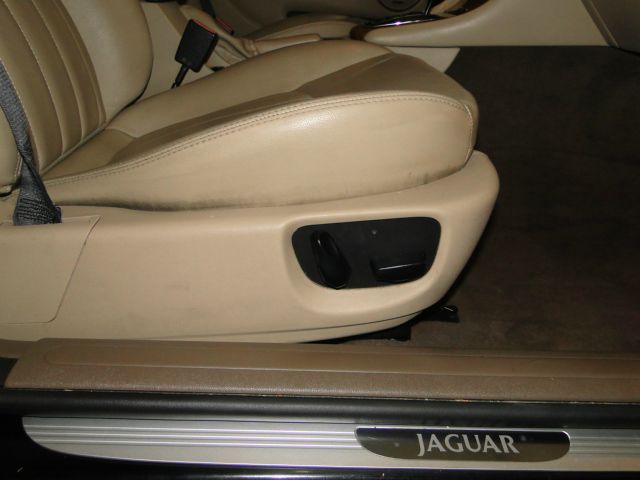 2006 JAGUAR X-Type Reg. Cab LOng Bed W/ Access Do