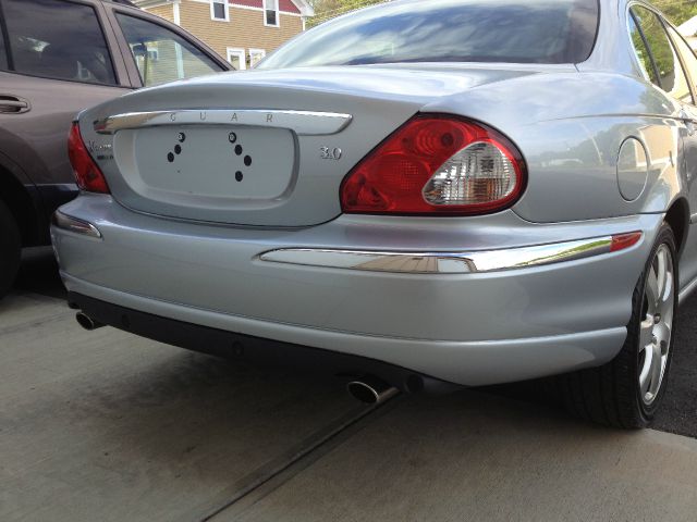 2006 JAGUAR X-Type Reg. Cab LOng Bed W/ Access Do