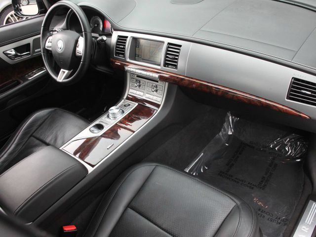 2010 JAGUAR XF CLUB CAB SLT