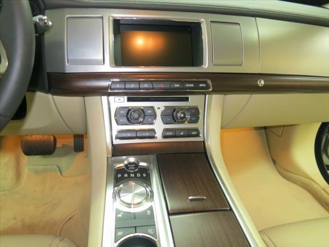 2013 JAGUAR XF 1140 Down