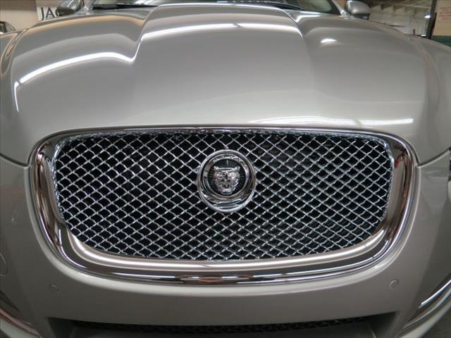 2013 JAGUAR XF 1140 Down