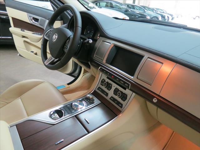 2013 JAGUAR XF 1140 Down