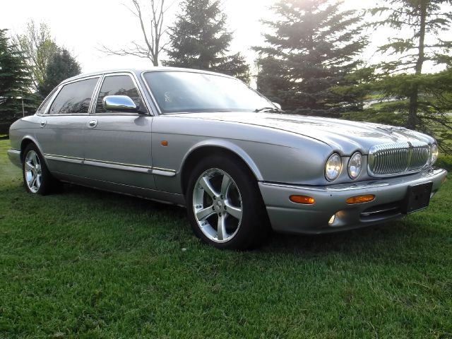 2001 JAGUAR XJ-Series L.T. 4-w.d. 5.3L