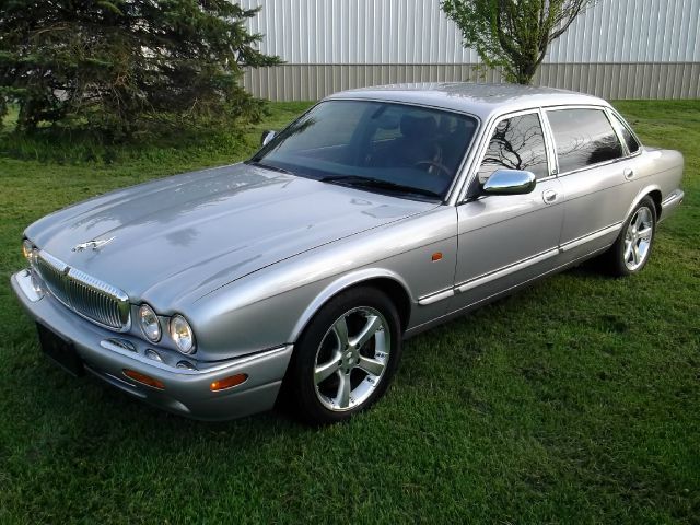 2001 JAGUAR XJ-Series L.T. 4-w.d. 5.3L