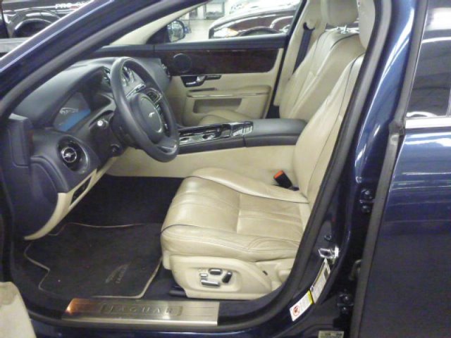 2011 JAGUAR XJ SE 7pass