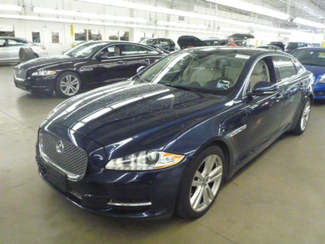 2011 JAGUAR XJ SE 7pass