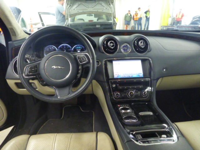 2011 JAGUAR XJ SE 7pass
