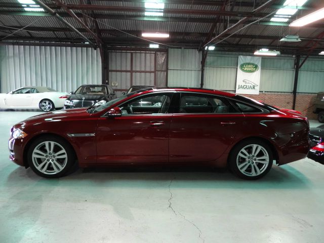 2011 JAGUAR XJ SE 7pass