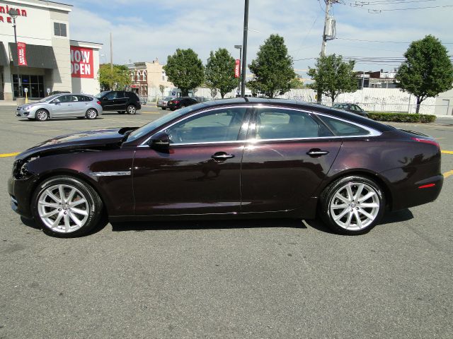 2011 JAGUAR XJ SE 7pass