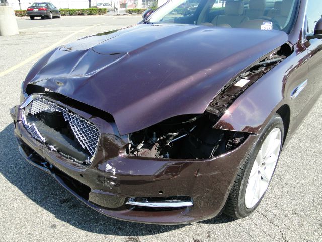 2011 JAGUAR XJ SE 7pass