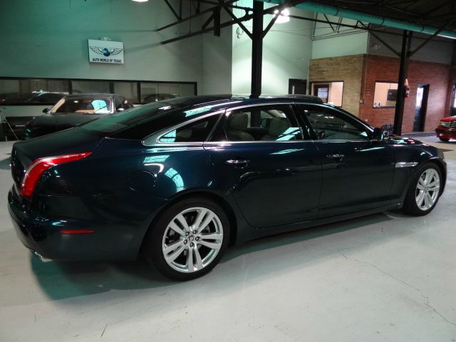 2011 JAGUAR XJ SE 7pass