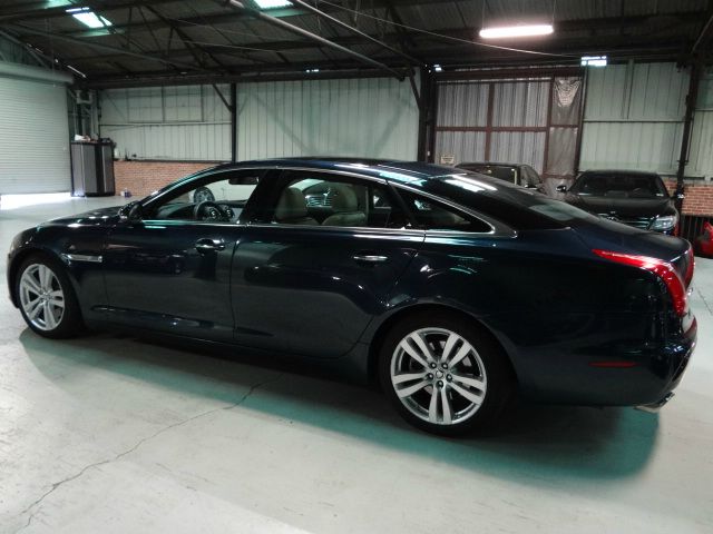 2011 JAGUAR XJ SE 7pass
